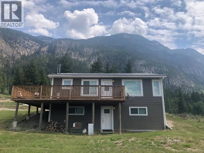 726 95 Highway, Spillimacheen, photo 8