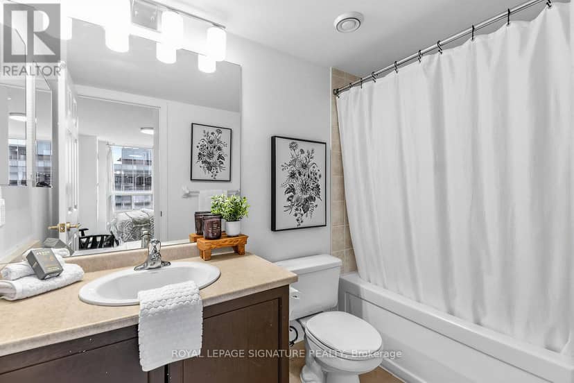 3906 - 30 Grand Trunk Crescent — photo 14 of 20