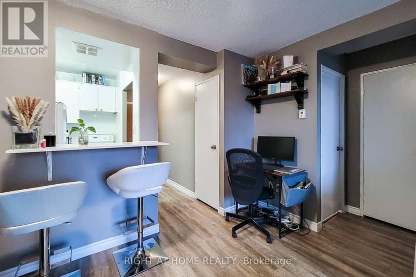 601 - 150 Charlton Avenue E — photo 24 of 26
