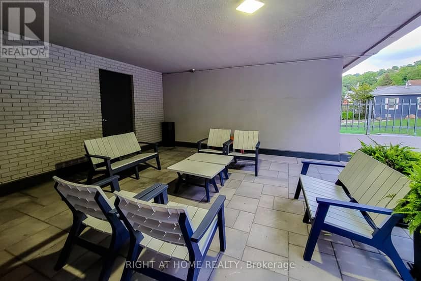 601 - 150 Charlton Avenue E — photo 6 of 26