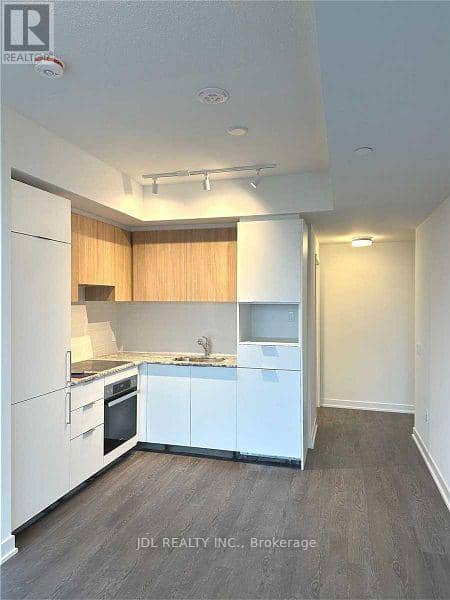 1120 - 20 O'Neill Road — photo 5 of 17