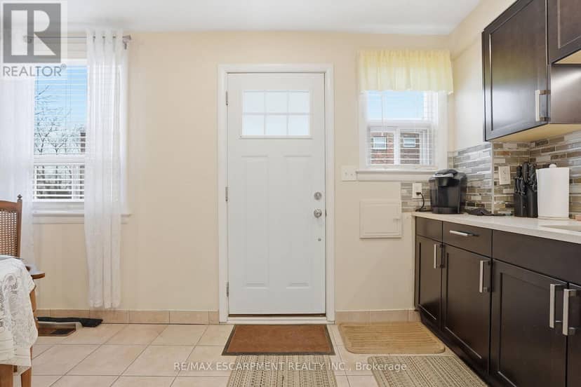 424 East 42nd Street, Hamilton, photo 5