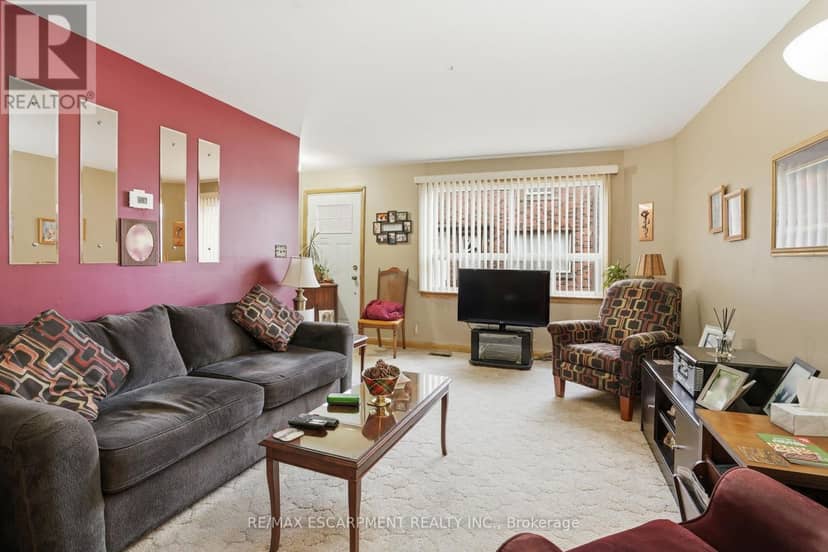 424 East 42nd Street, Hamilton, photo 7