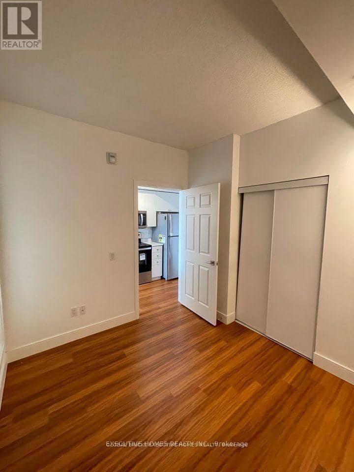 611 - 1 Wellington Street — photo 13 of 15