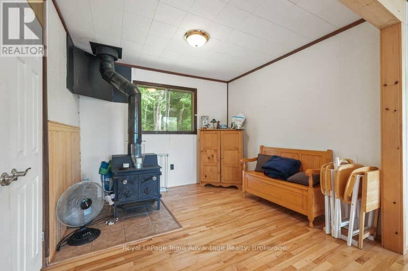 32 Island 65C — photo 19 of 39