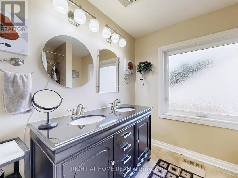 963 Northern Prospect Crescent — photo 27 of 40