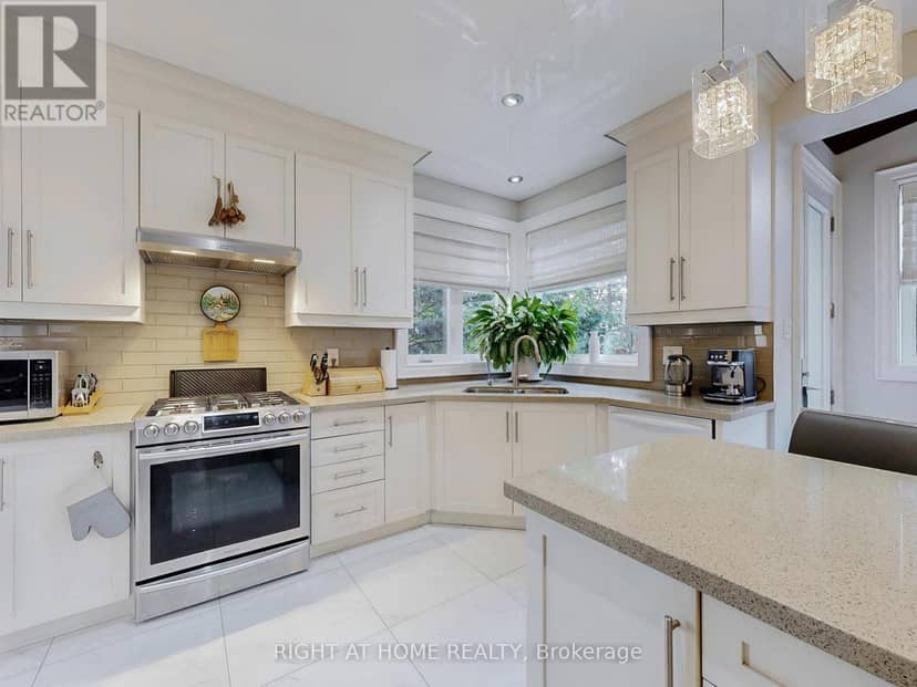 963 Northern Prospect Crescent — photo 8 of 40