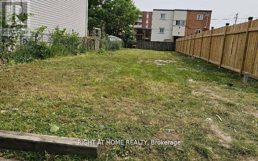 361 Adelaide Avenue W, Oshawa, photo 2