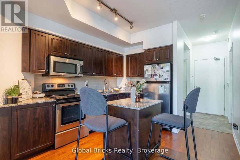 #215 - 215 Fort York Boulevard — photo 11 of 20