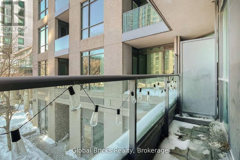 #215 - 215 Fort York Boulevard — photo 18 of 20