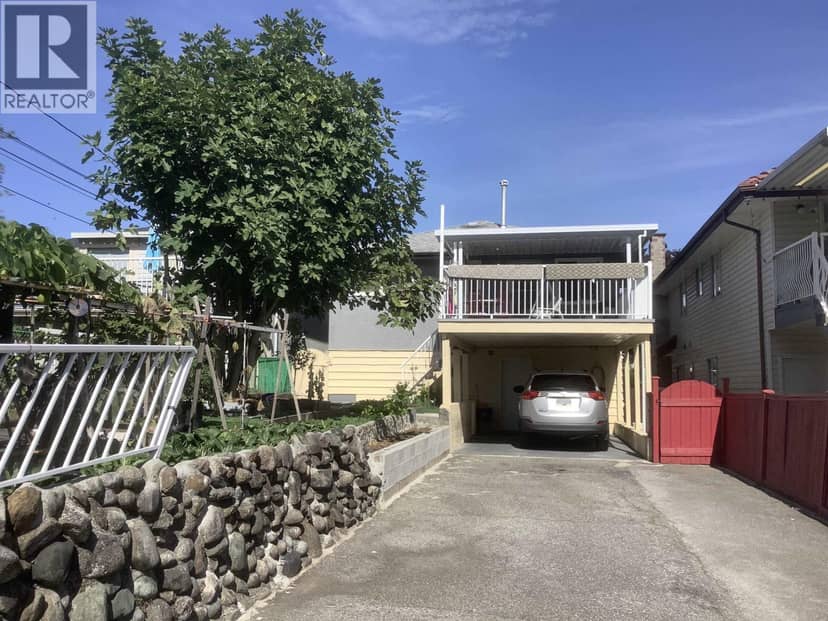 3312 QUEENS AVENUE, Vancouver, photo 2