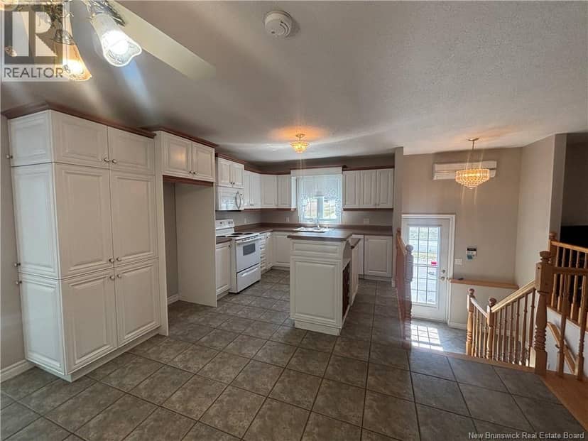 1610 St Peter Avenue — photo 16 of 38