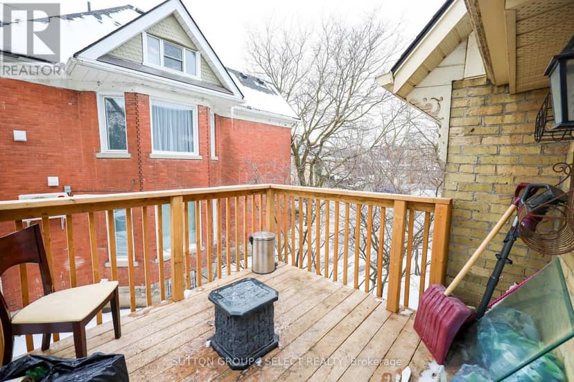 552 Adelaide Street N — photo 21 of 31