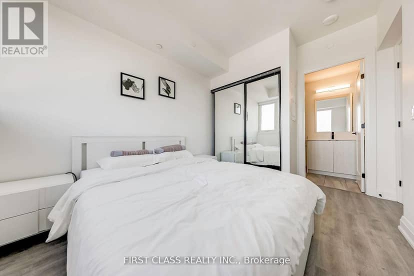 904 - 2369 Danforth Avenue — photo 14 of 22