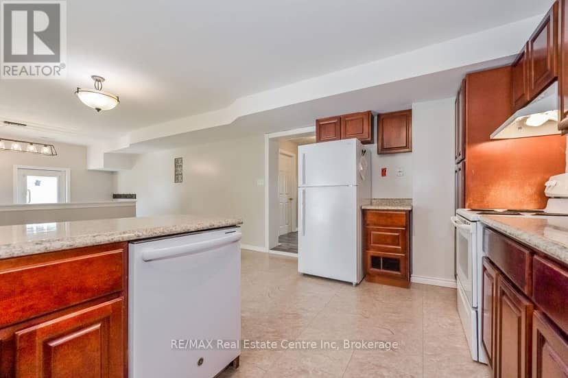 353 Wellington Street E — photo 15 of 40