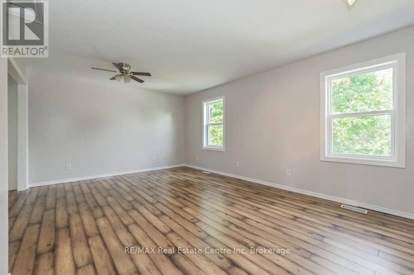 353 Wellington Street E — photo 26 of 40