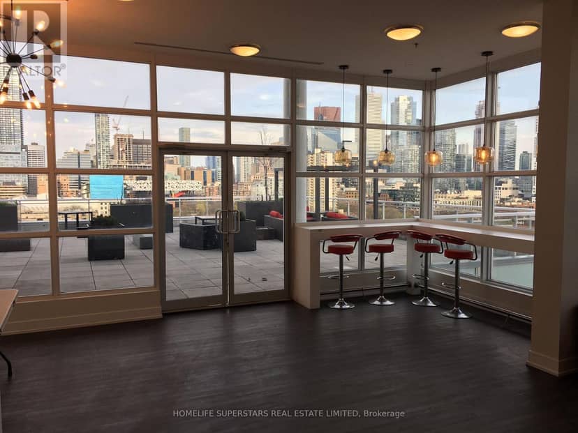 305 - 10 Willison Square N — photo 10 of 27
