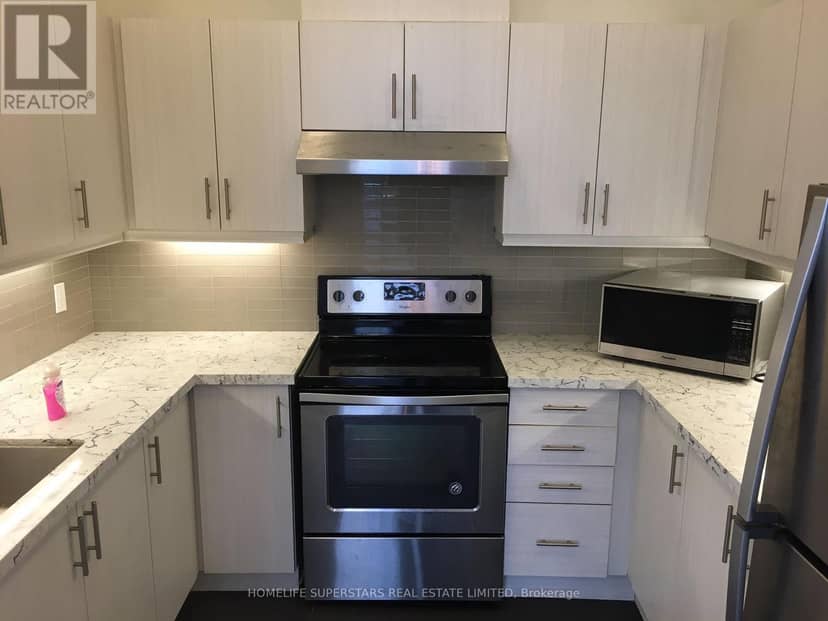305 - 10 Willison Square N — photo 11 of 27