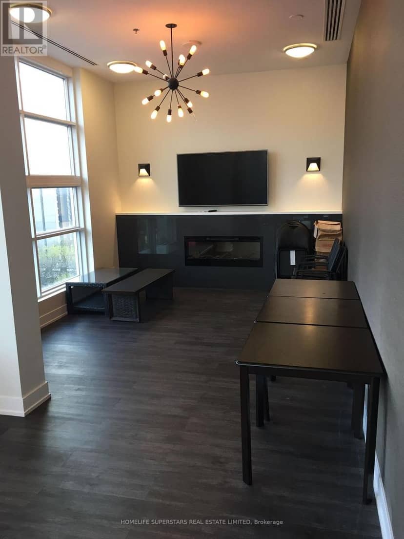305 - 10 Willison Square N — photo 12 of 27