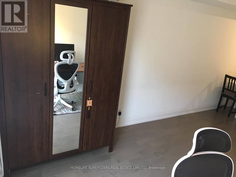 305 - 10 Willison Square N — photo 18 of 27