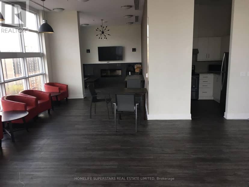 305 - 10 Willison Square N — photo 9 of 27