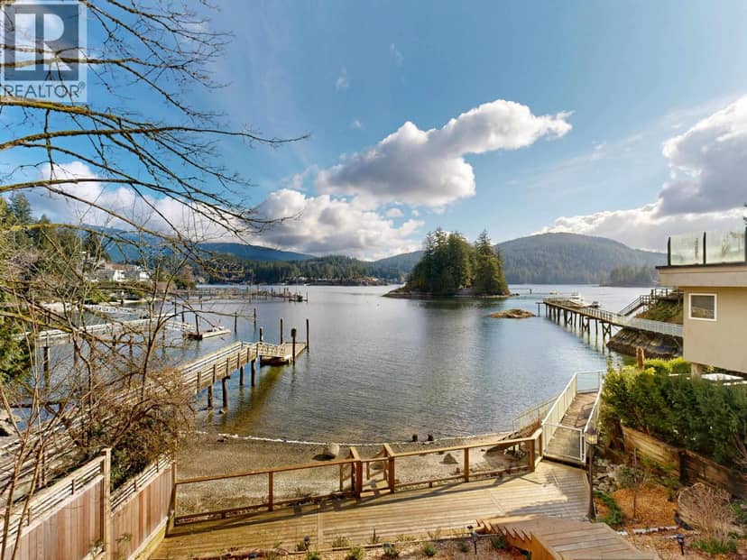4545 STRATHCONA ROAD, North Vancouver