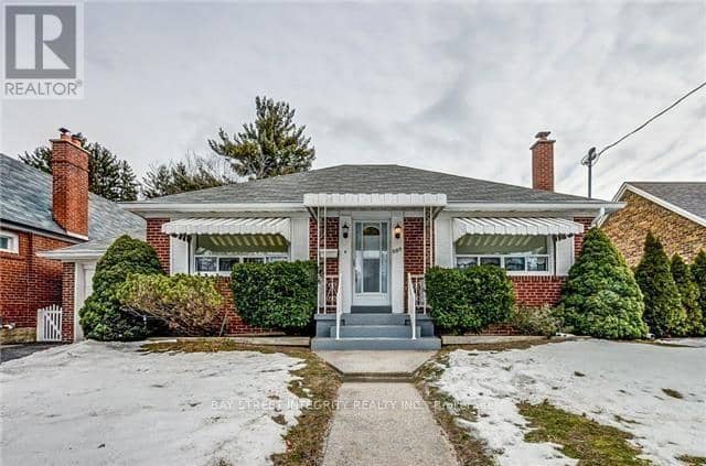 889 Royal York Road — photo 1 of 20