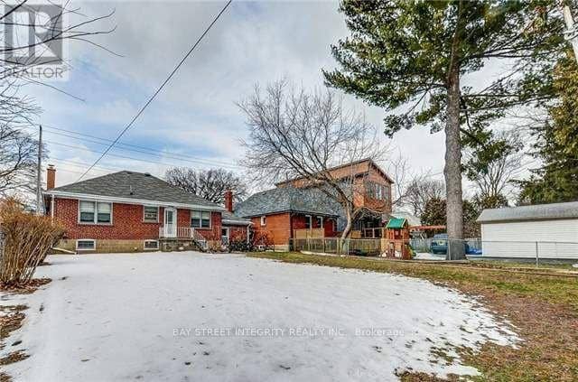 889 Royal York Road — photo 18 of 20