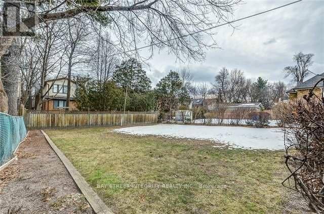 889 Royal York Road — photo 19 of 20