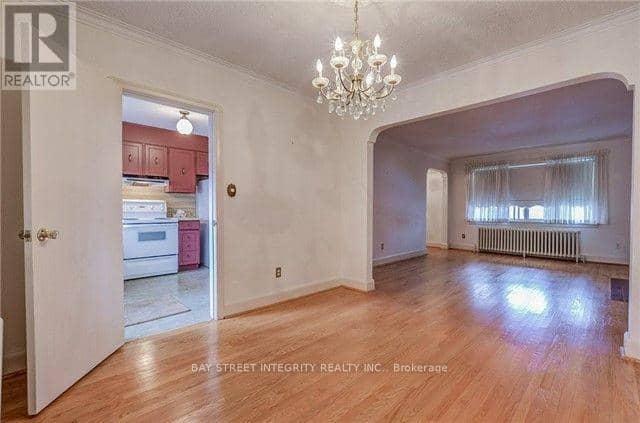 889 Royal York Road — photo 8 of 20