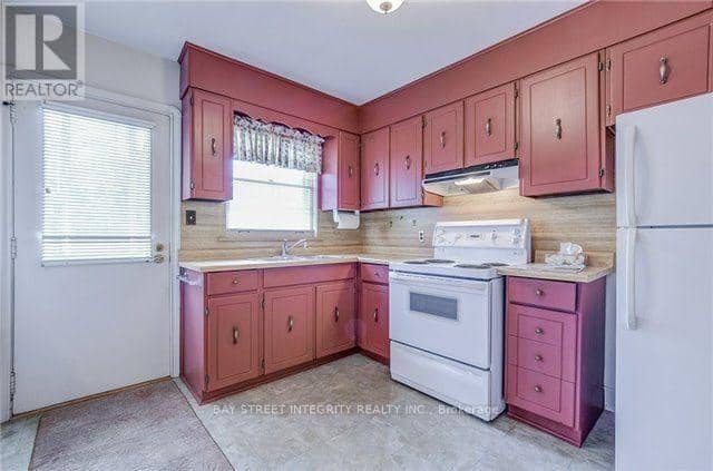 889 Royal York Road — photo 9 of 20