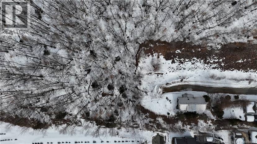 39 Collin Avenue — photo 4 of 5