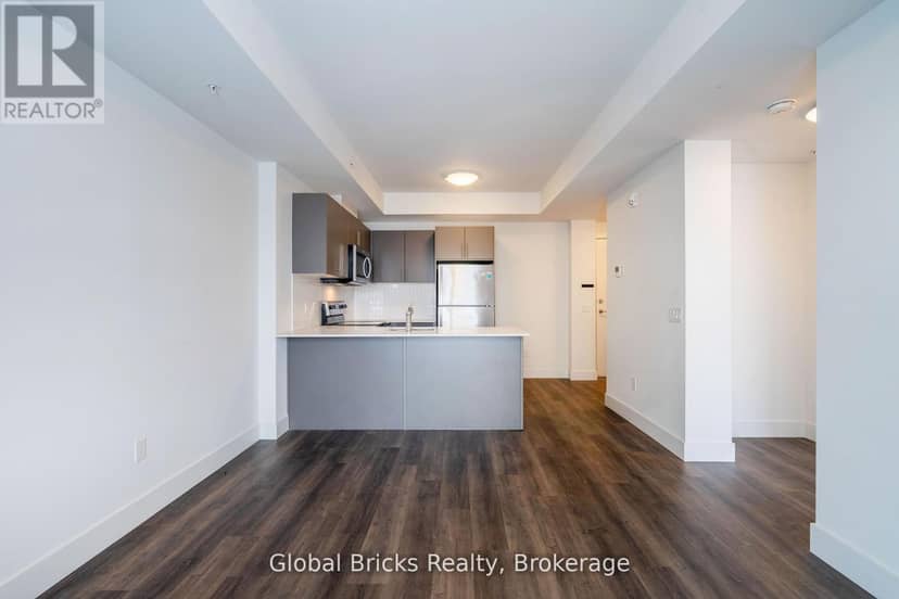 313 - 103 Roger Street — photo 14 of 29