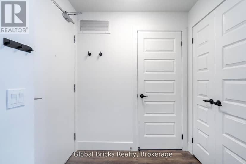 313 - 103 Roger Street — photo 6 of 29