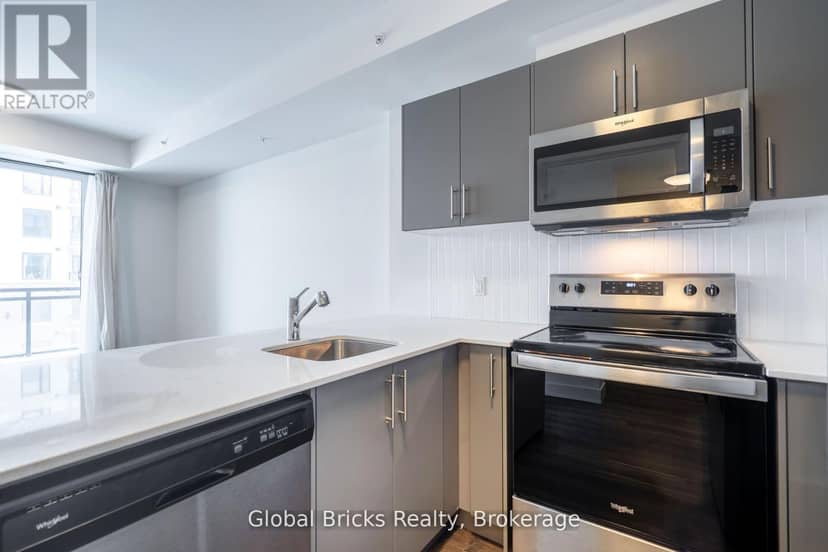 313 - 103 Roger Street — photo 8 of 29