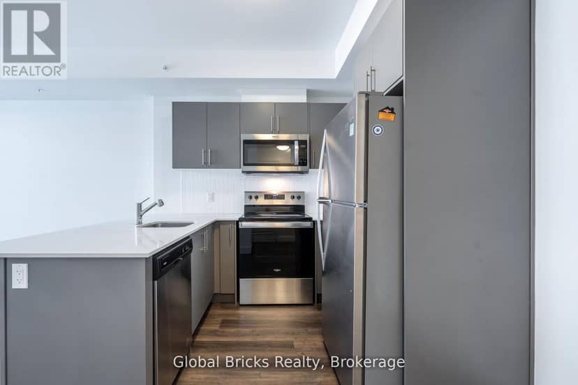 313 - 103 Roger Street — photo 17 of 29
