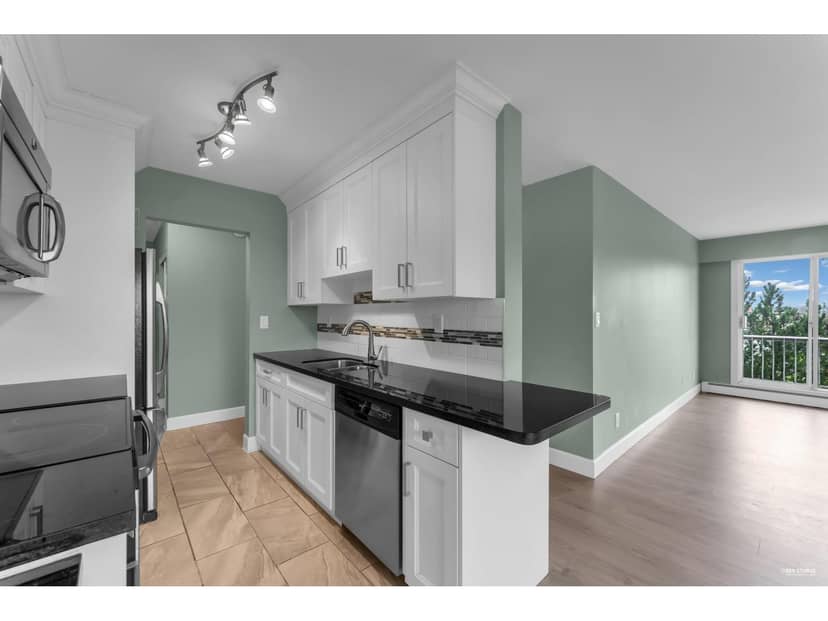 322 17707 57A AVENUE, Surrey