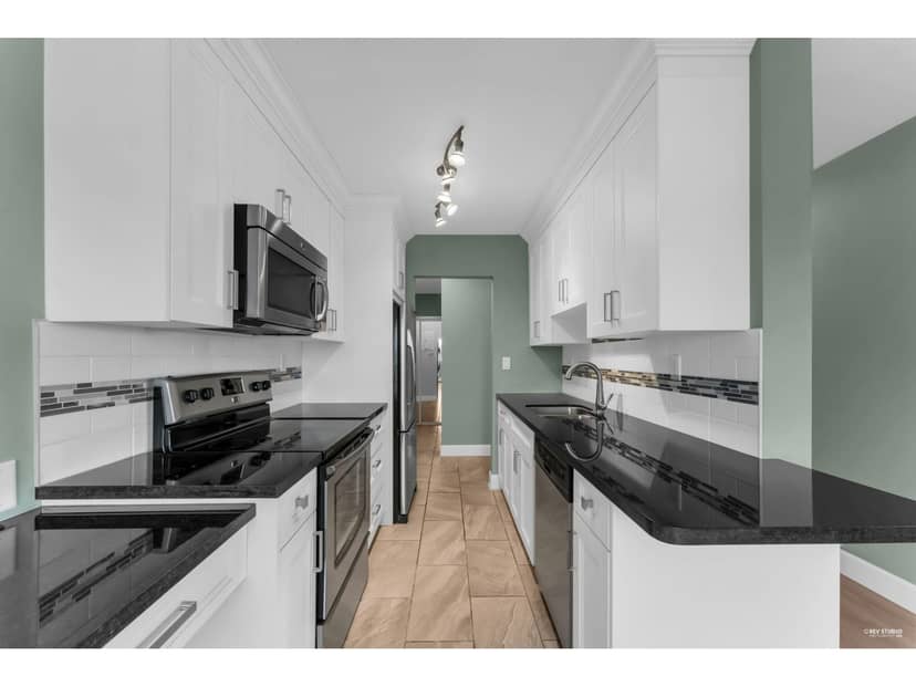 322 17707 57A AVENUE, Surrey, photo 2