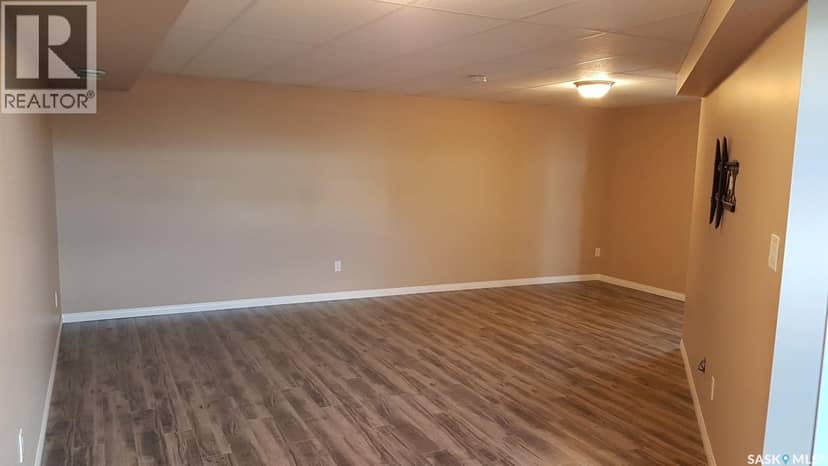 1 201 Carlyle AVENUE — photo 11 of 20