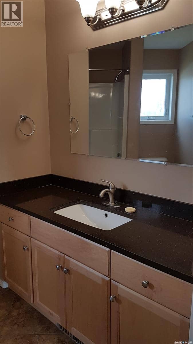1 201 Carlyle AVENUE — photo 14 of 20