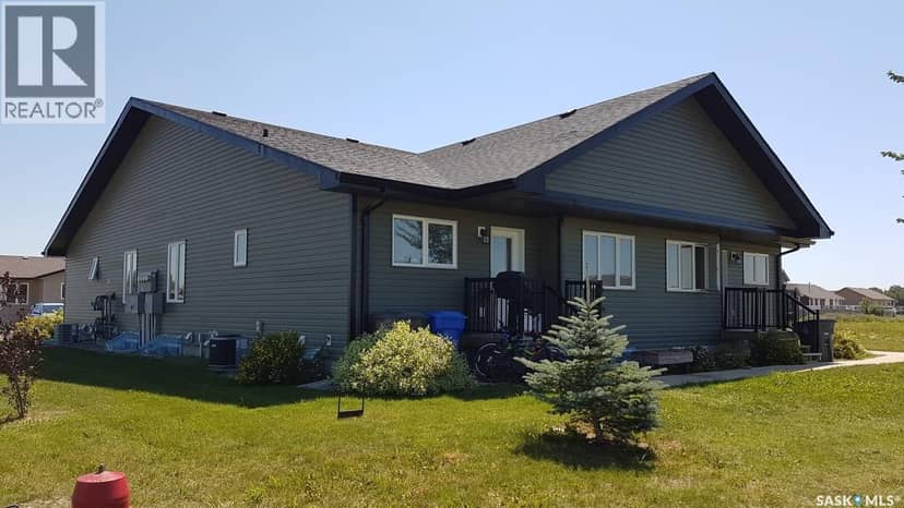 1 201 Carlyle AVENUE, Carlyle, photo 2