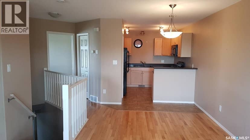 1 201 Carlyle AVENUE, Carlyle, photo 4