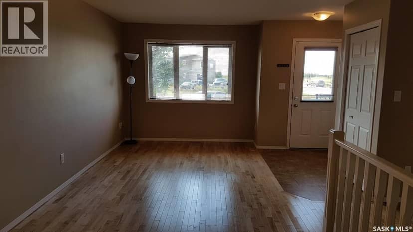 1 201 Carlyle AVENUE, Carlyle, photo 6