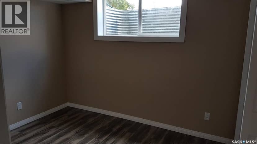 1 201 Carlyle AVENUE, Carlyle, photo 8