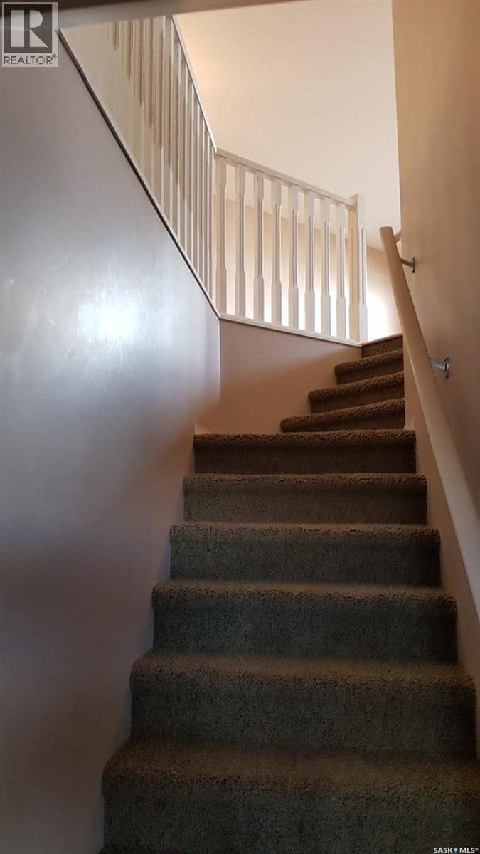 1 201 Carlyle AVENUE — photo 9 of 20