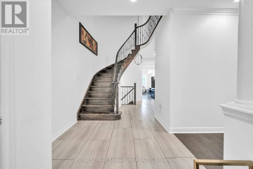 406 Hewitt Circle, Newmarket, photo 4