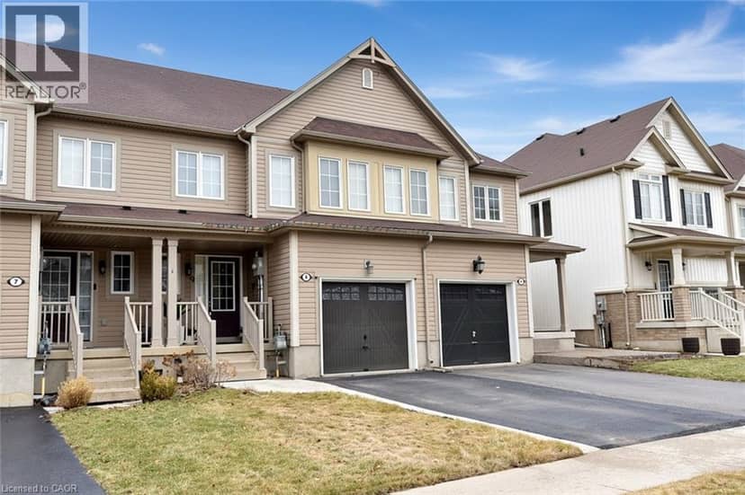 9 LYNCH Crescent — photo 1 of 39