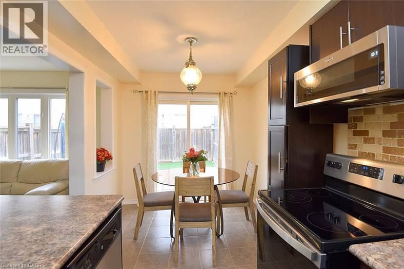 9 LYNCH Crescent — photo 13 of 39