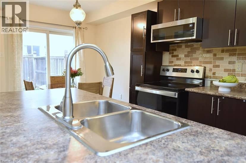 9 LYNCH Crescent — photo 14 of 39