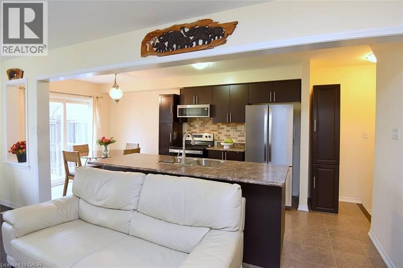 9 LYNCH Crescent — photo 15 of 39